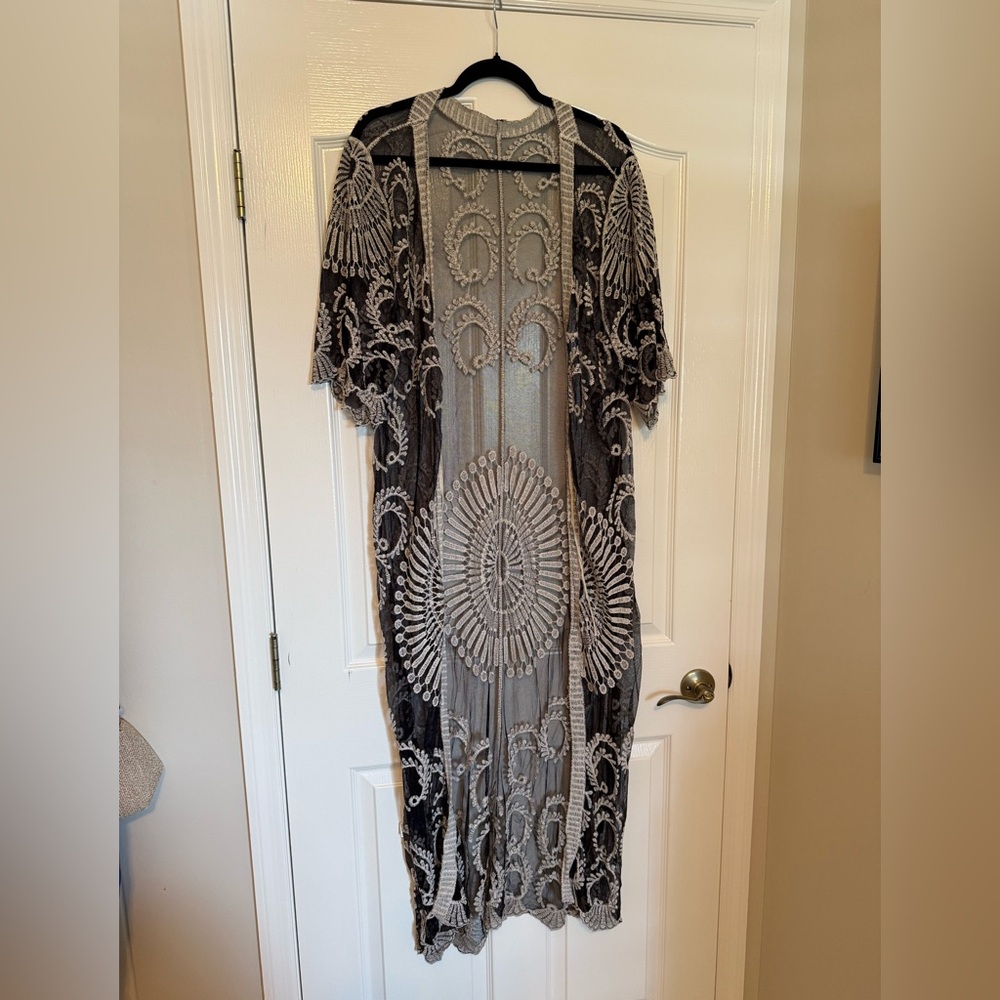 Black & White Embroidered Sheer Maxi Kimono Duster - Picture 4 of 7